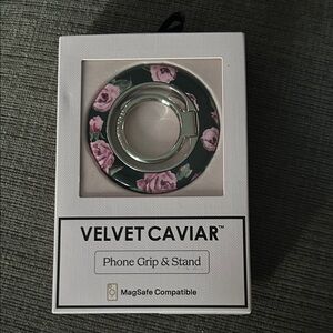 Velvet Caviar Rose Pattern Phone Grip & Stand - Black and Pink